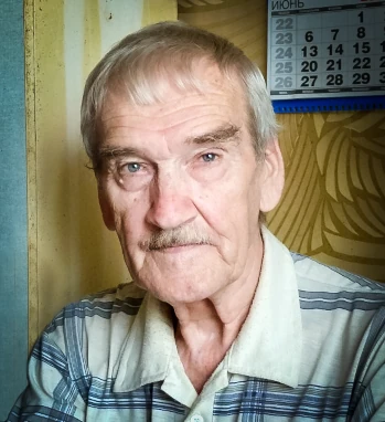 portrait photograph of Stanislav Petrov